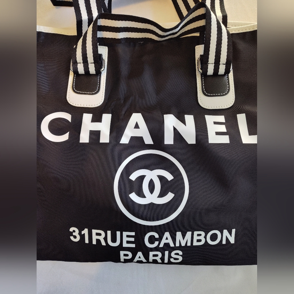 CHANEL 31 Rue Cambon Paris Gift Promotion Tote Black White Nylon Zip Top NIP - Picture 2 of 12